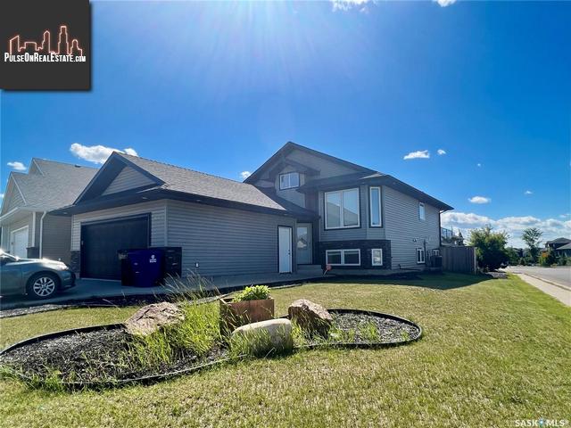 Property 318 Stefaniuk Crescent main img