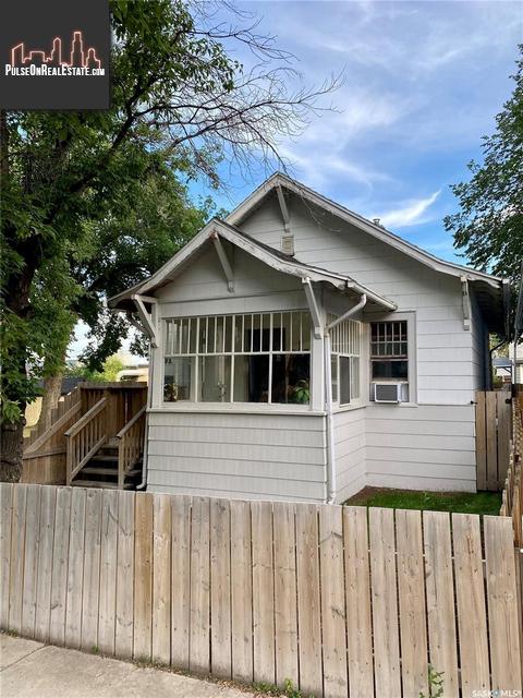 Property 401 25th Street W main img