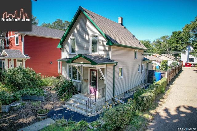 Property 325 9th Street E main img