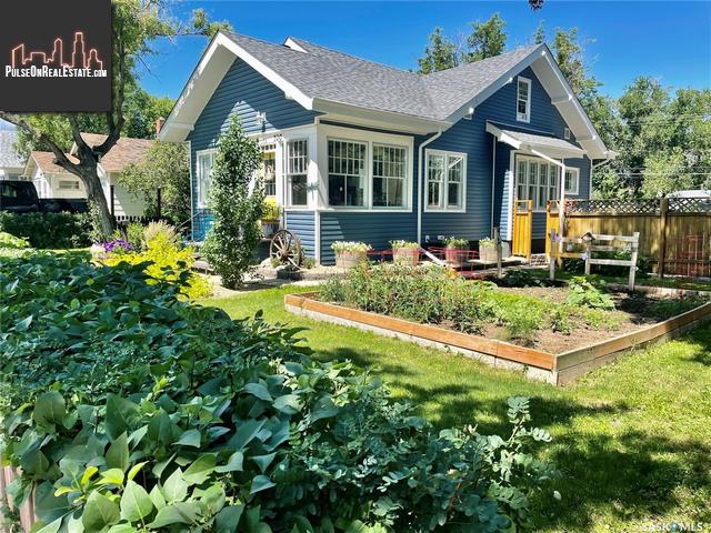 Property 320 5th Avenue W img1