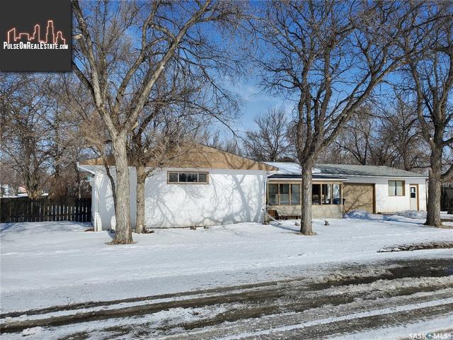Property 128 3rd Avenue W main img