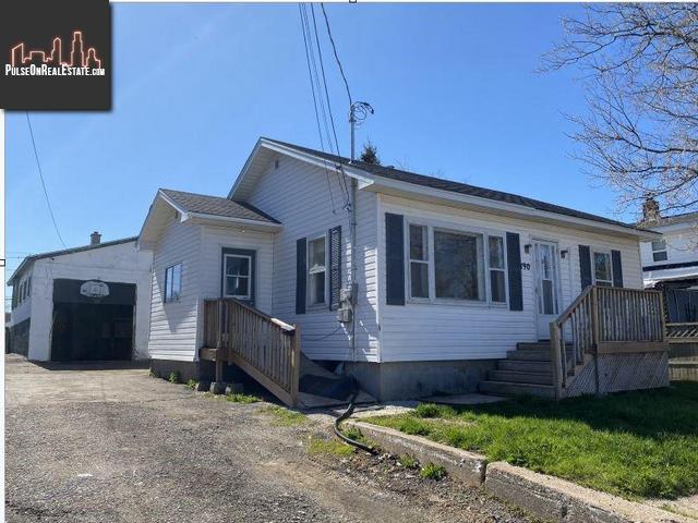 Property 190 Spruce St main img