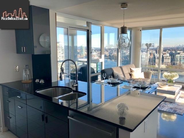 Property 2503 1033 Marinaside Crescent main img