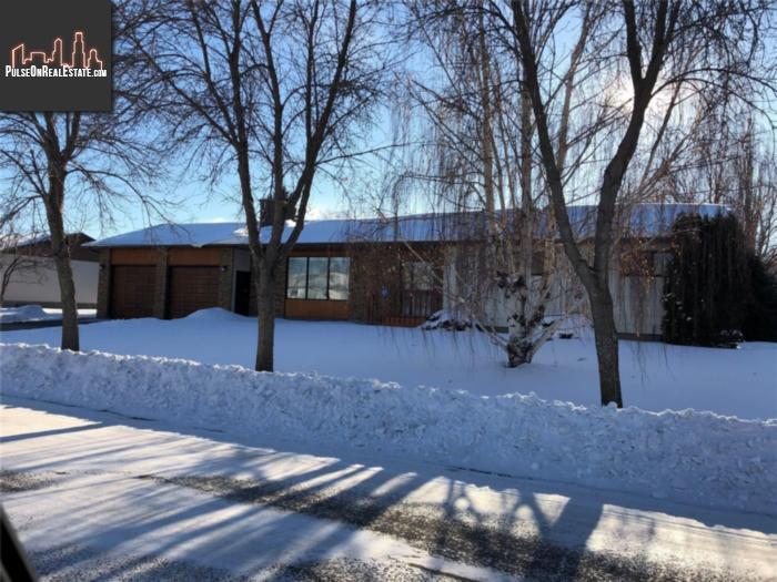 Property 299 Parker Cres main img
