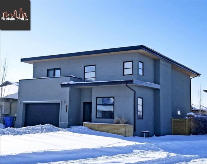 Property 4845 Mccombie Cres main img