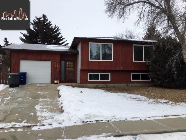 Property 28 Overlord Cres main img