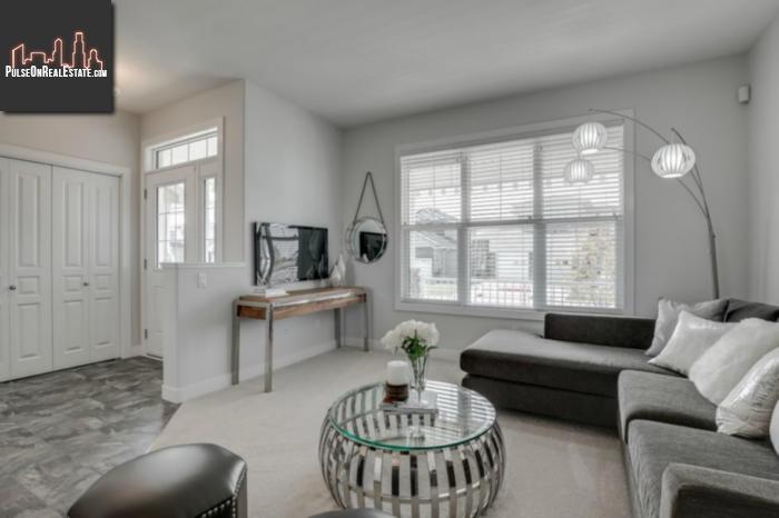 Property 192 Dubois Cres main img