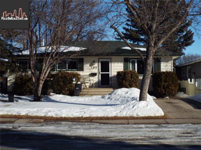 Property 135 Selkirk Cres main img