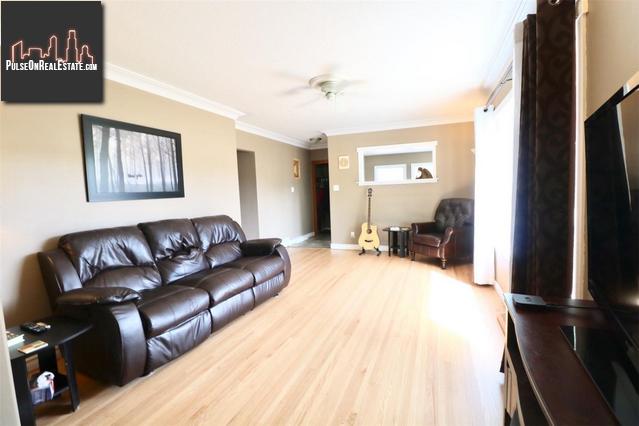 Property 2712 Winnipeg St main img