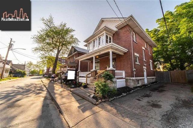 Property 24 Avenue Pl main img